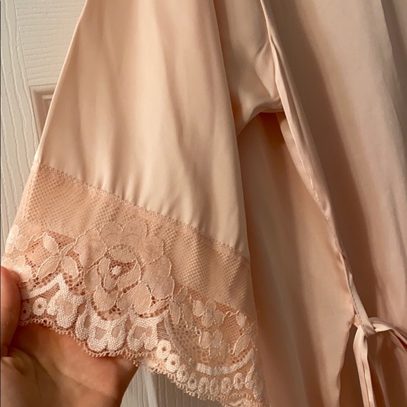 Pink Robe - Picture 7 of 9